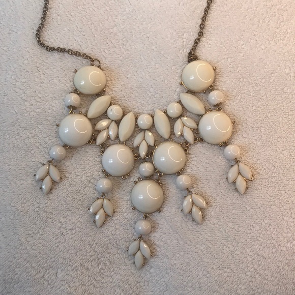 Gold and white statement necklace - Picture 2 of 3